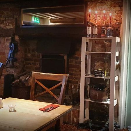 Bed and Breakfast The Coach And Horses Winchester Exteriér fotografie
