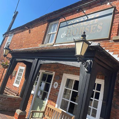 Bed and Breakfast The Coach And Horses Winchester Exteriér fotografie