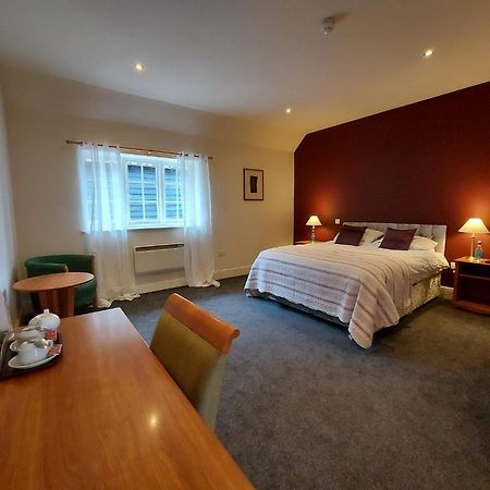 Bed and Breakfast The Coach And Horses Winchester Exteriér fotografie