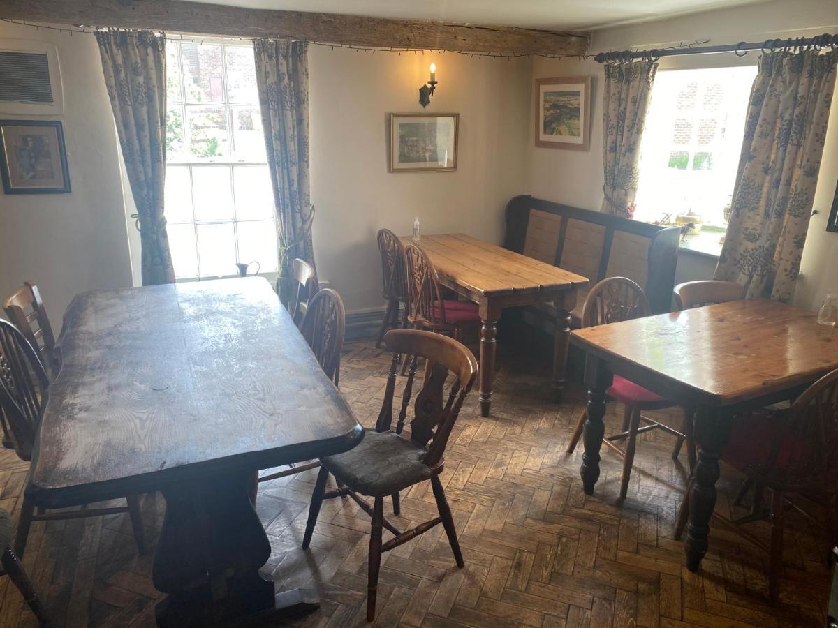 Bed and Breakfast The Coach And Horses Winchester Exteriér fotografie