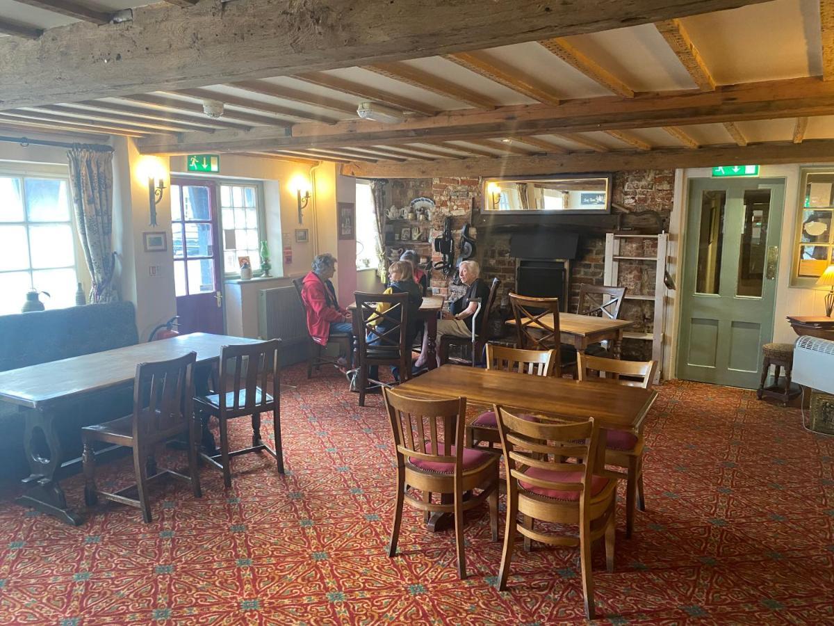 Bed and Breakfast The Coach And Horses Winchester Exteriér fotografie