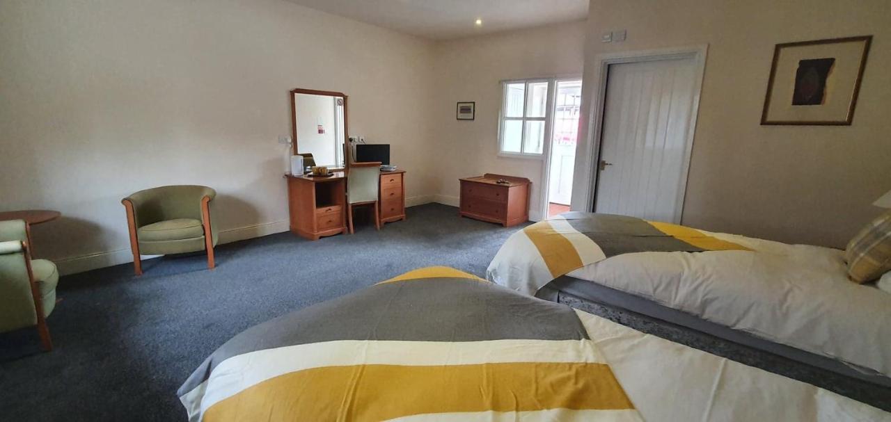 Bed and Breakfast The Coach And Horses Winchester Exteriér fotografie