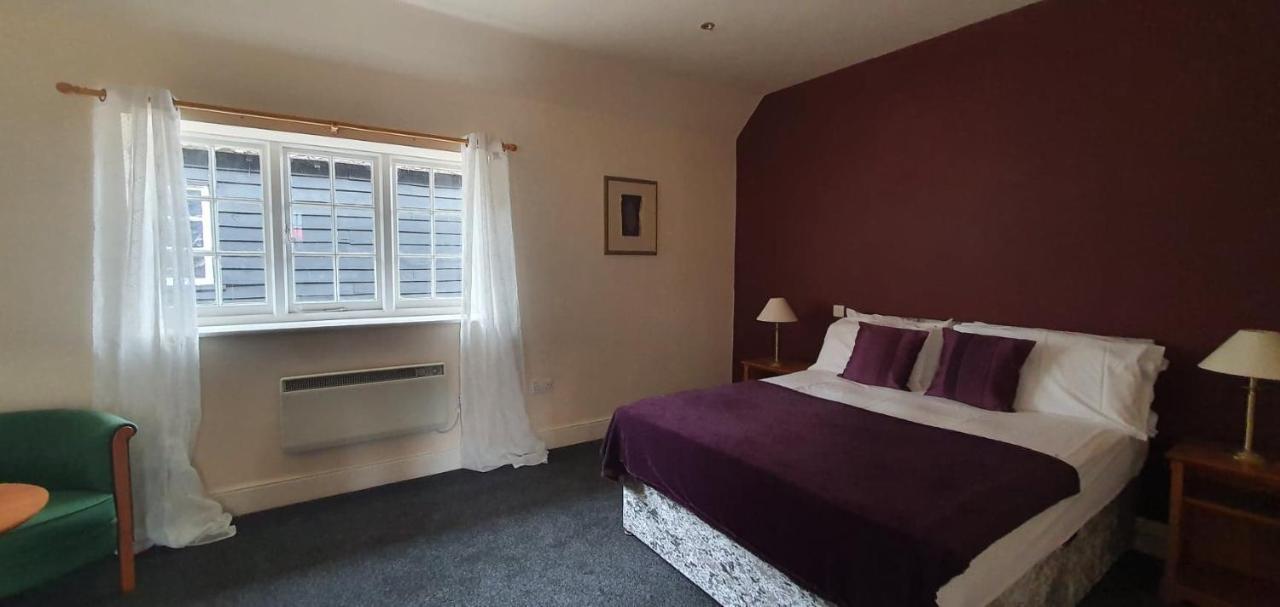 Bed and Breakfast The Coach And Horses Winchester Exteriér fotografie