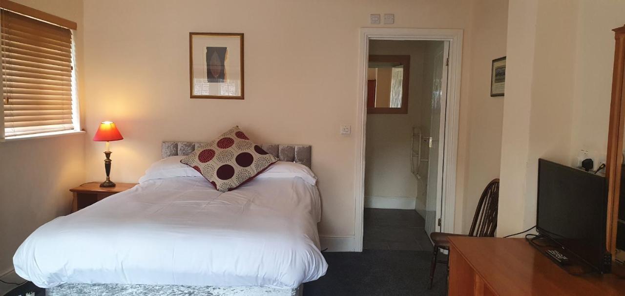 Bed and Breakfast The Coach And Horses Winchester Exteriér fotografie
