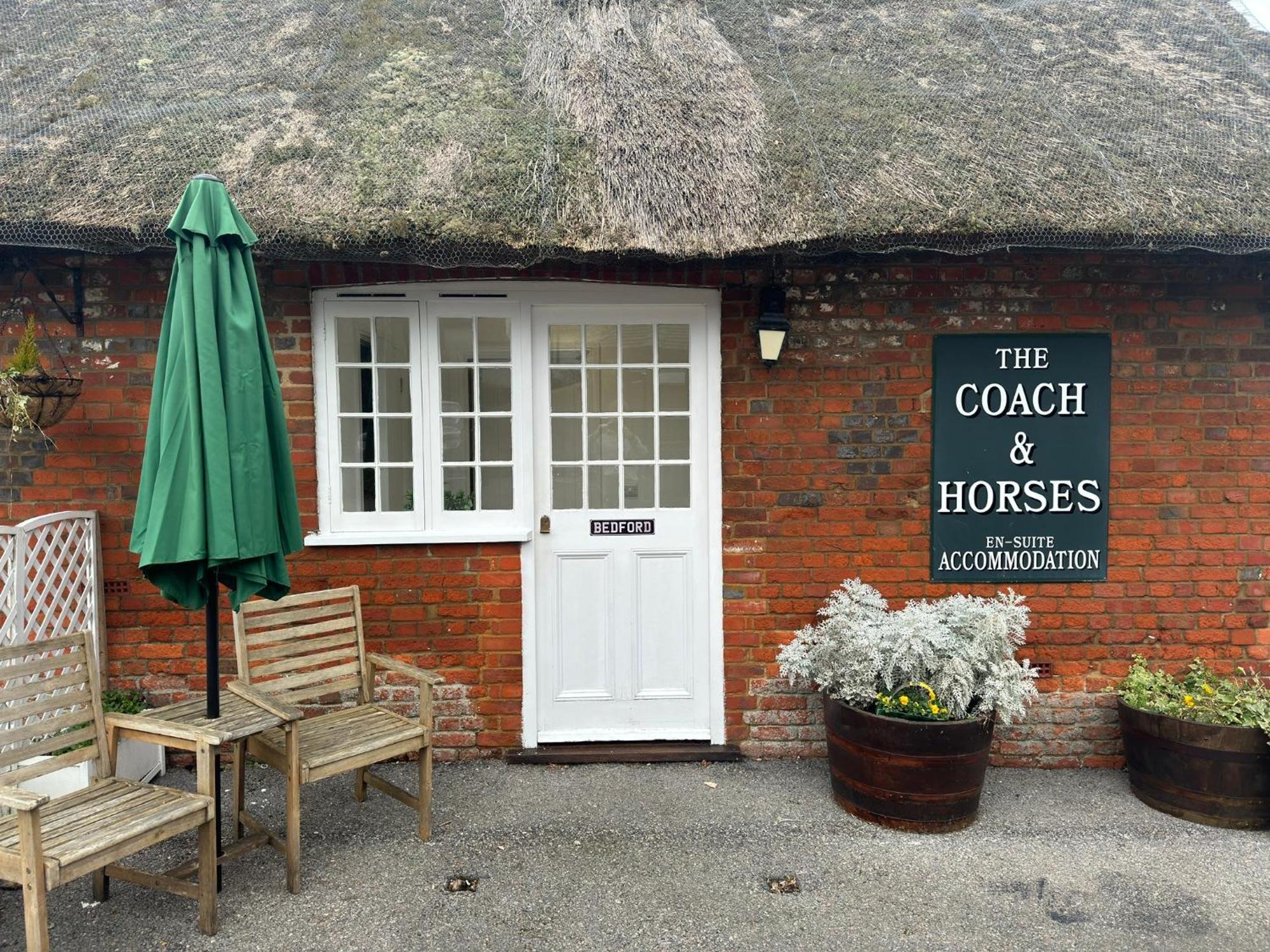 Bed and Breakfast The Coach And Horses Winchester Exteriér fotografie
