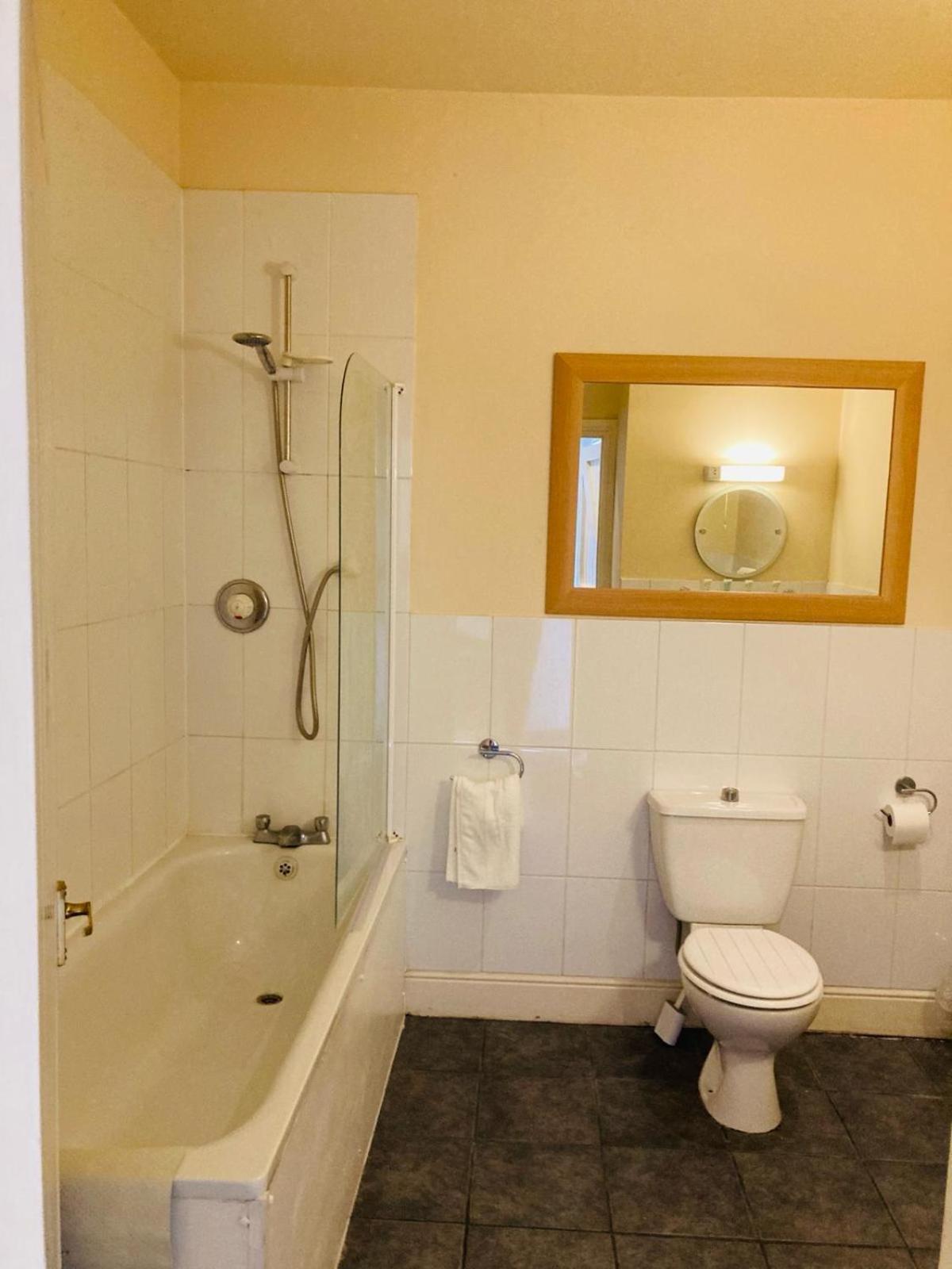 Bed and Breakfast The Coach And Horses Winchester Exteriér fotografie